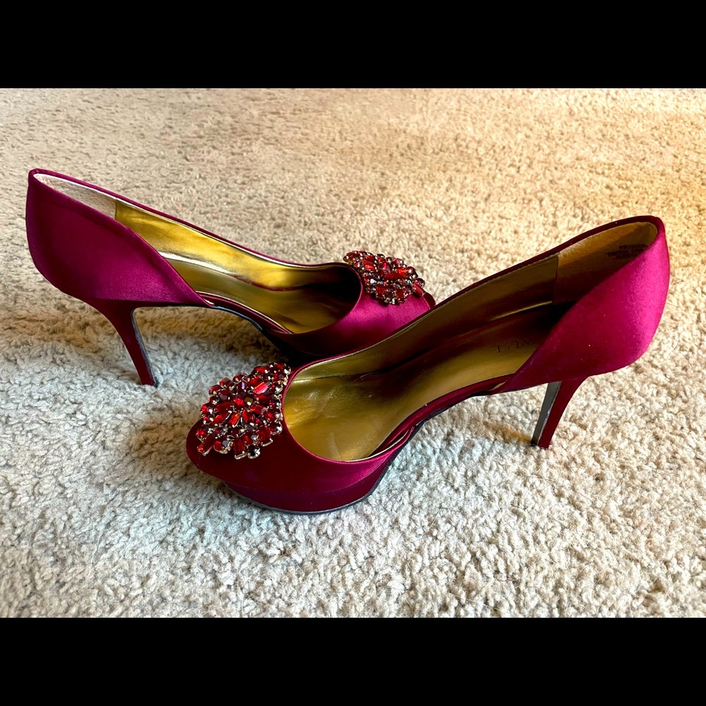 NIB Burgundy heels with jewel embellishment